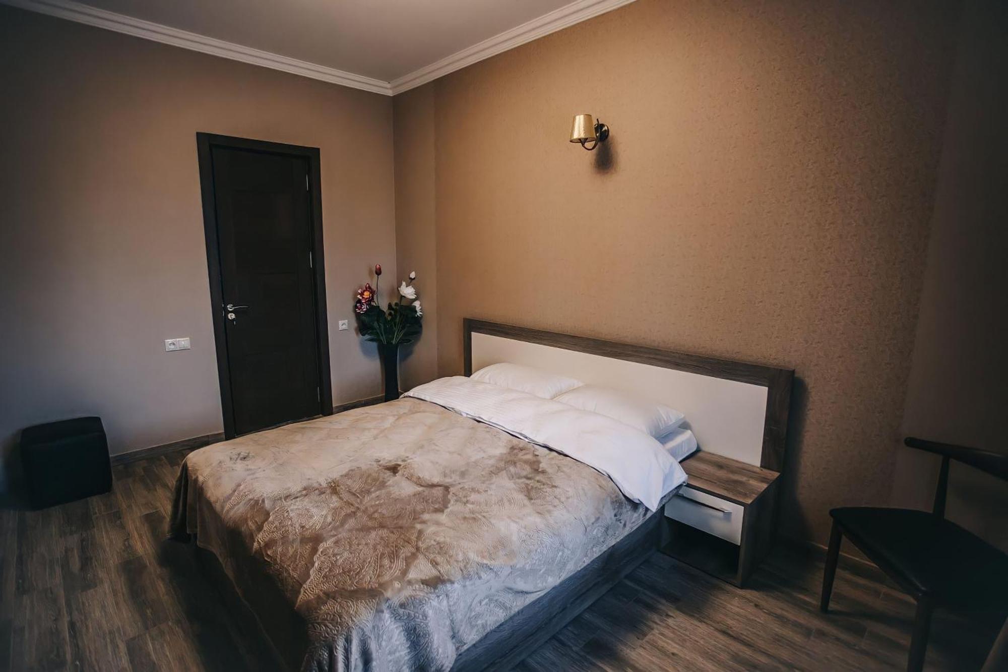 7 Rooms Hotel Tserovani Exterior foto